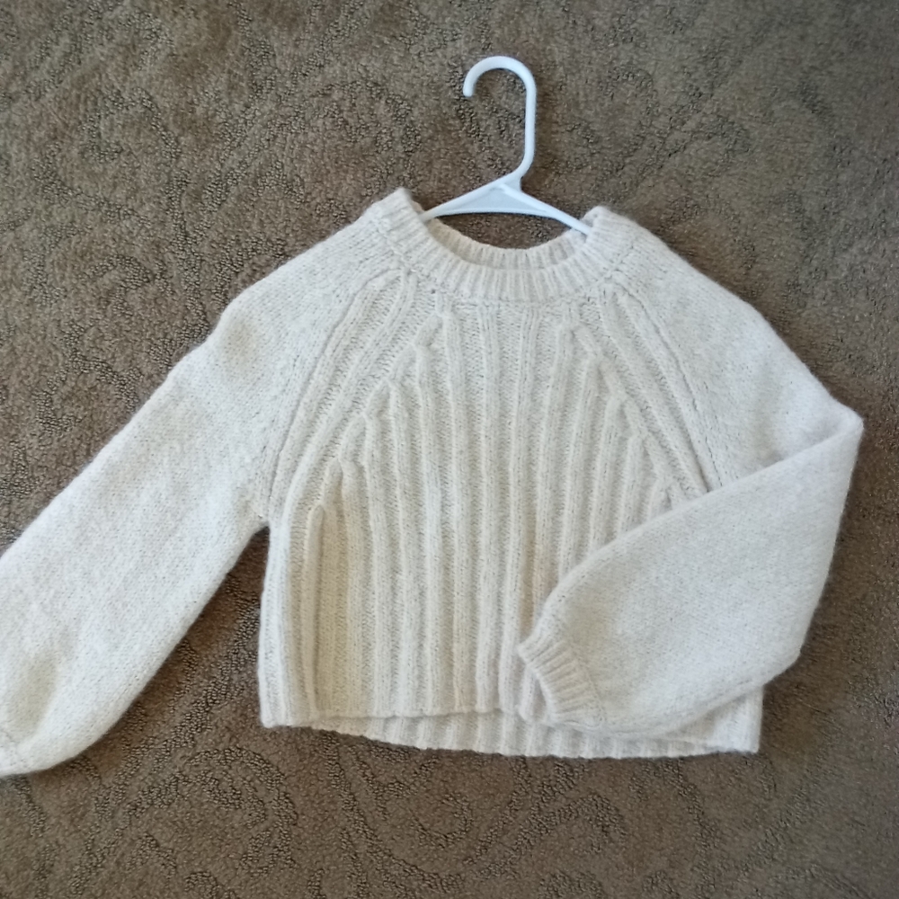 A Zara size 9 10 sweater cream color